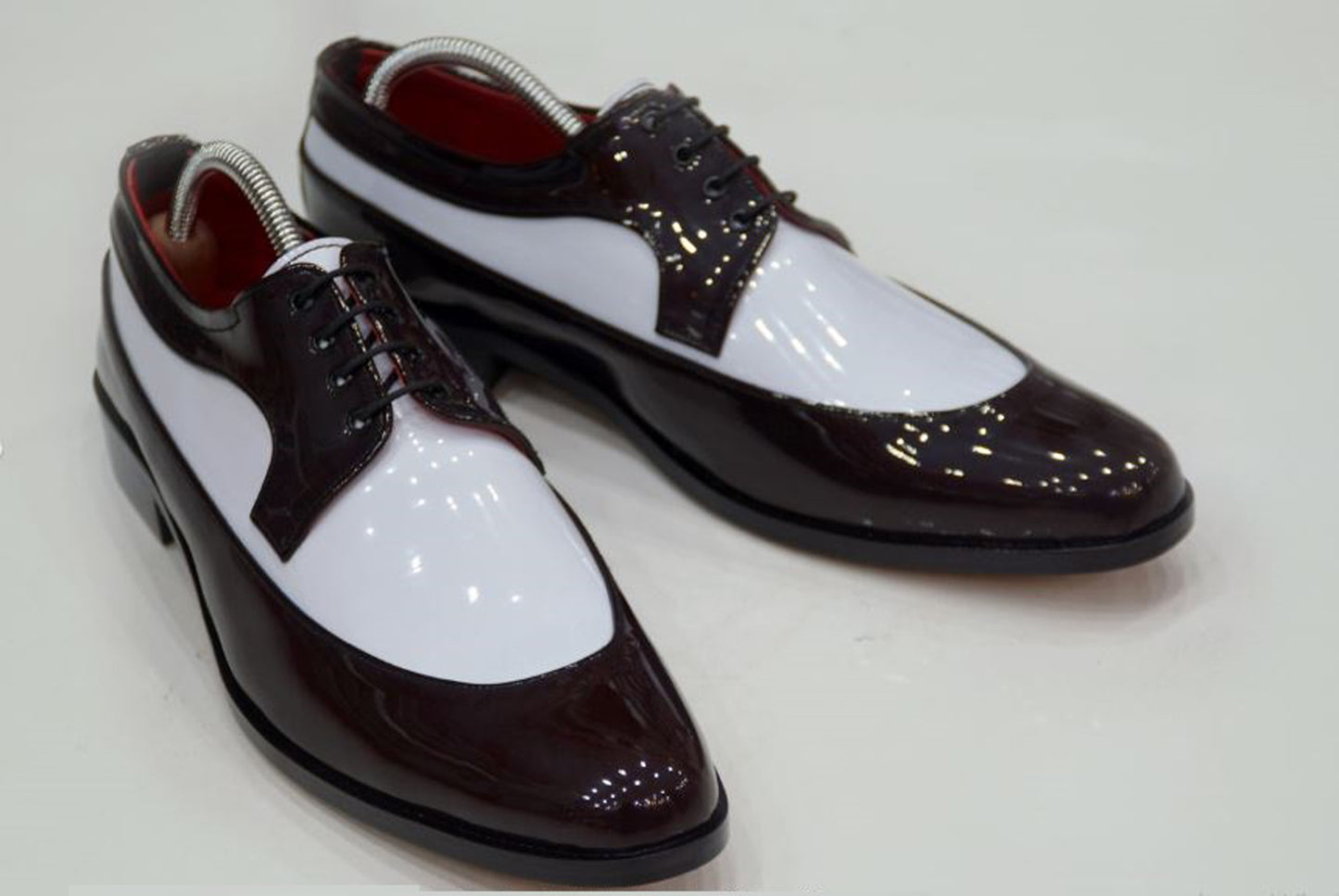 Handmade Black & White Color Patent Leather Stylish Apron Toe Lace Up Shoes For Men's