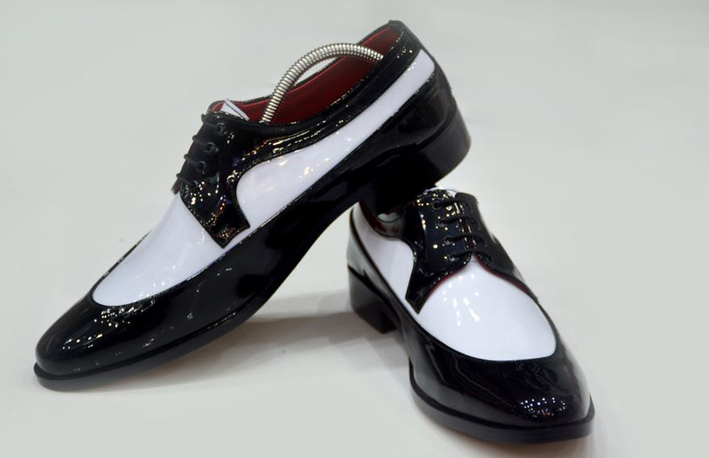 Handmade Black & White Color Patent Leather Stylish Apron Toe Lace Up Shoes For Men's