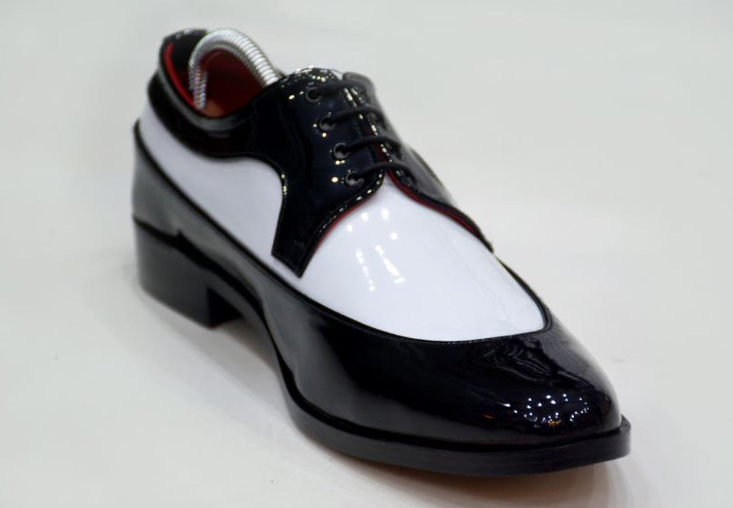 Handmade Black & White Color Patent Leather Stylish Apron Toe Lace Up Shoes For Men's