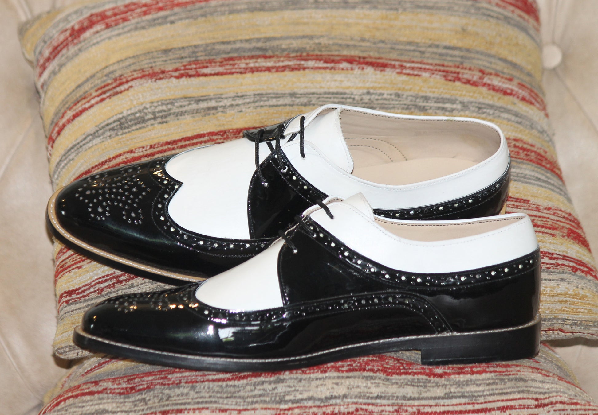 Handmade Black & White Color Genuine Leather Wing Tip Brogues Stylish Oxfords Dress Shoes For Men's