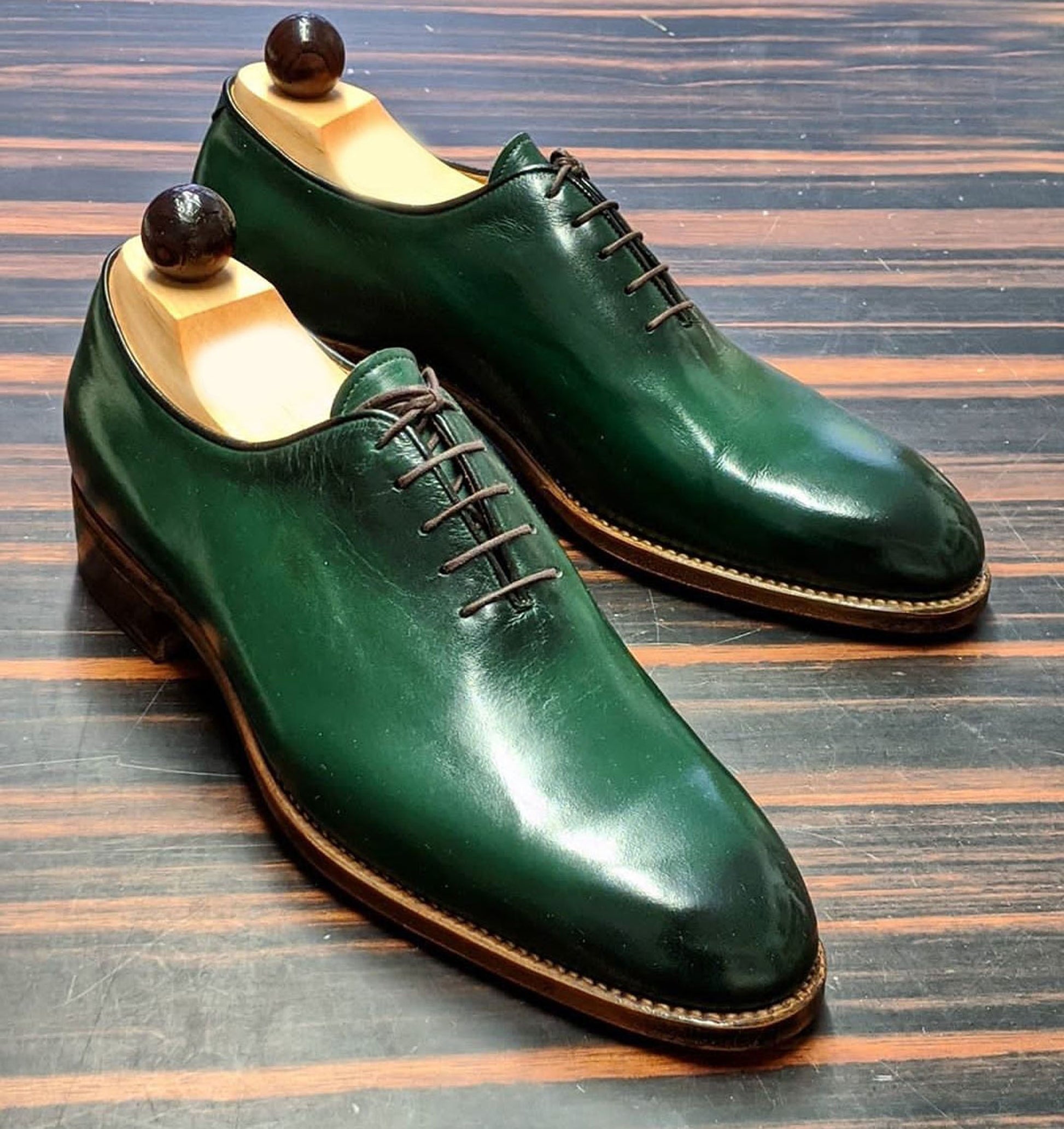Handmade Green Color Original Calf Leather Whole Cut Stylish Oxfords Lace Up Dress Shoes For Men's