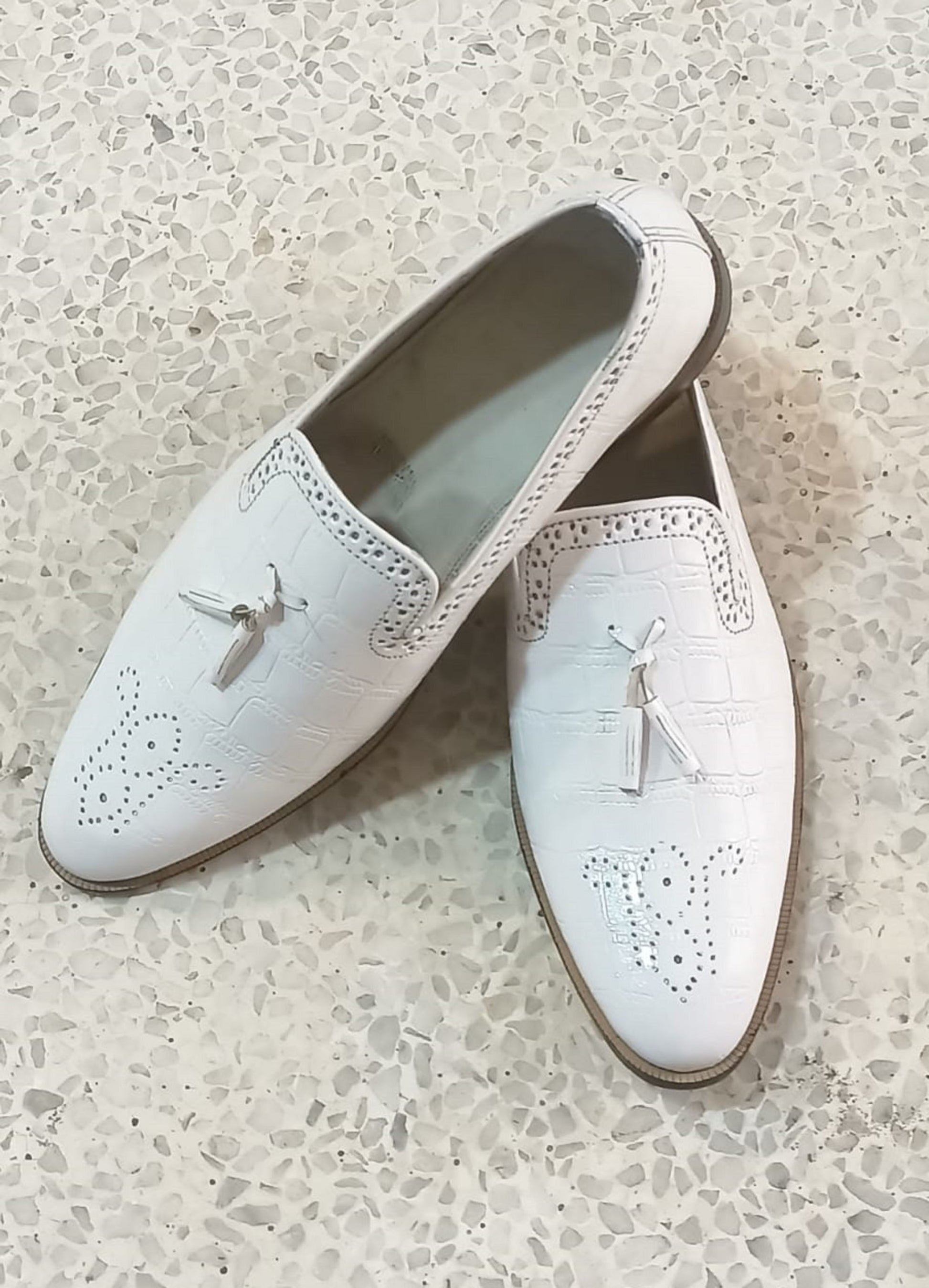 Handmade White Color Genuine Alligator Textured Leather Stylish Brogue's Loafers with Tasseled Shoes For Men's