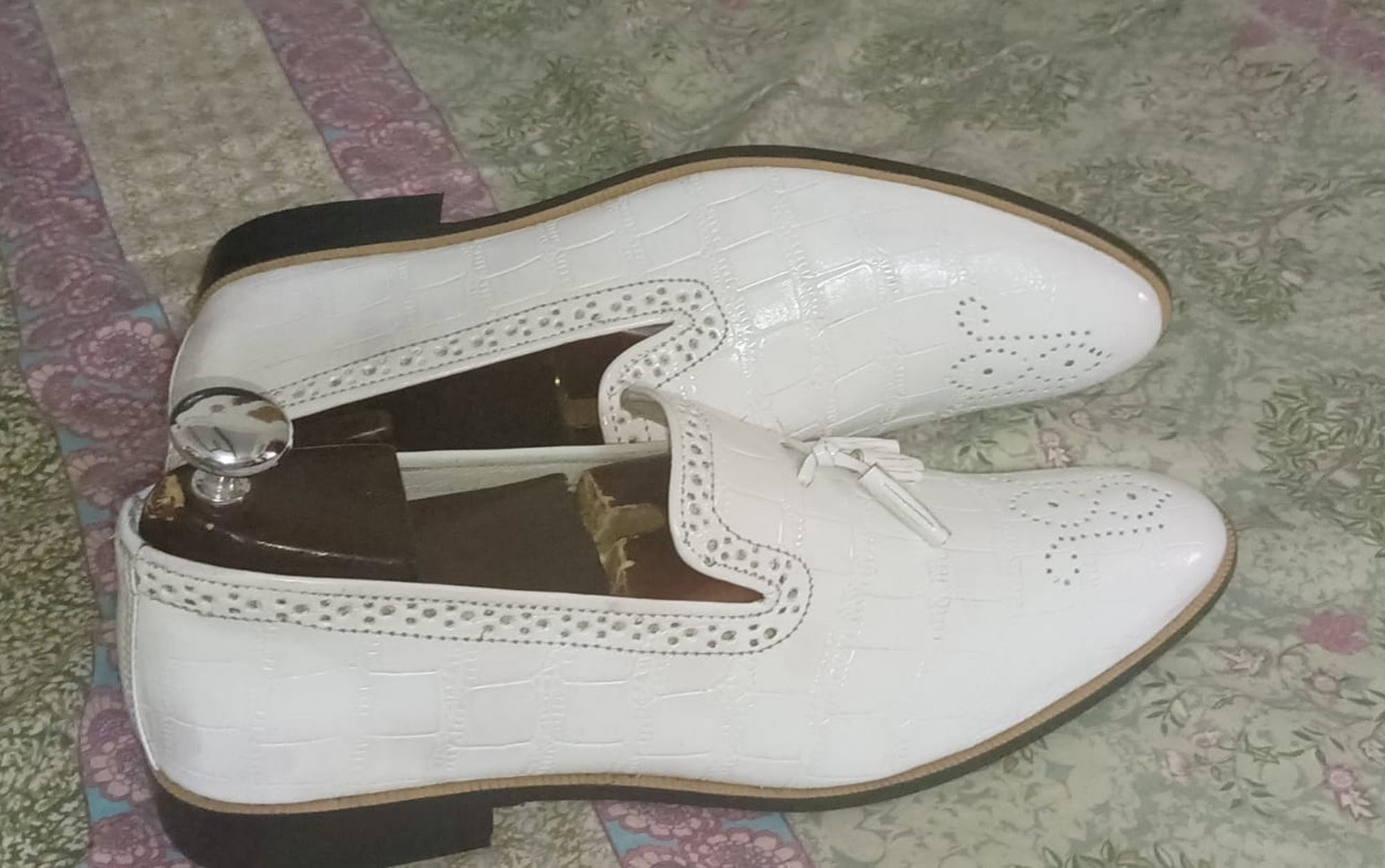 Handmade White Color Genuine Alligator Textured Leather Stylish Brogue's Loafers with Tasseled Shoes For Men's