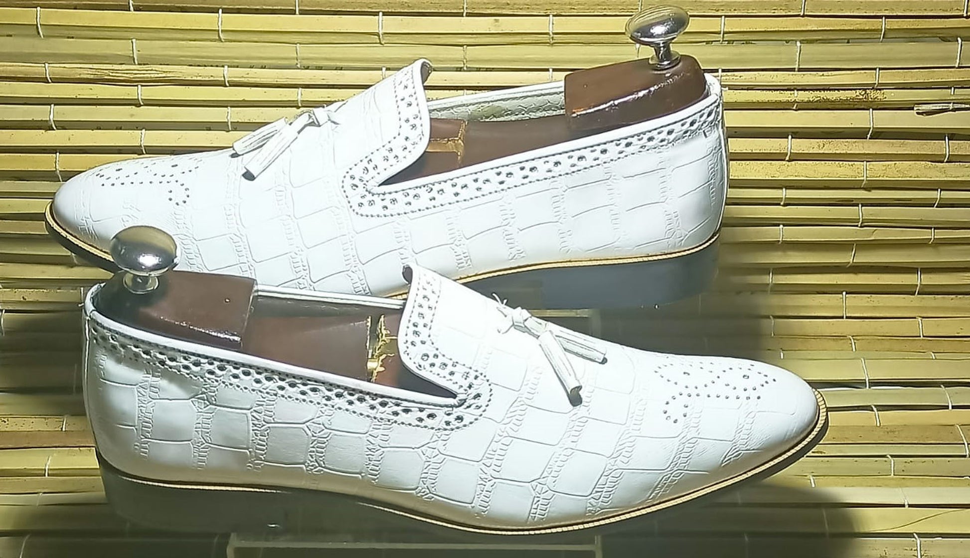 Handmade White Color Genuine Alligator Textured Leather Stylish Brogue's Loafers with Tasseled Shoes For Men's