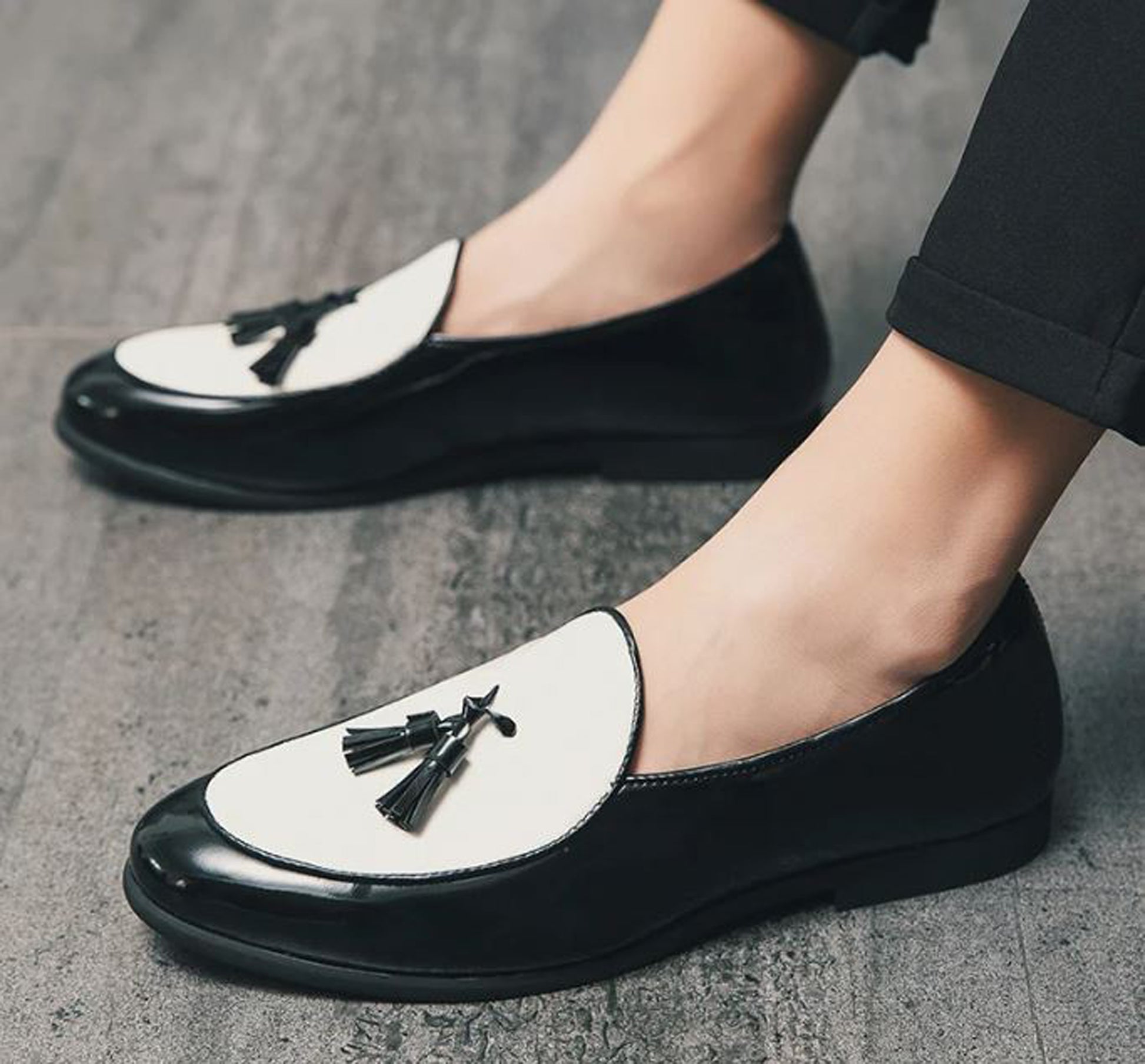 Handmade White & Black Color Original Leather Stylish loafers  Apron Toe Tasseled Shoes For Men's